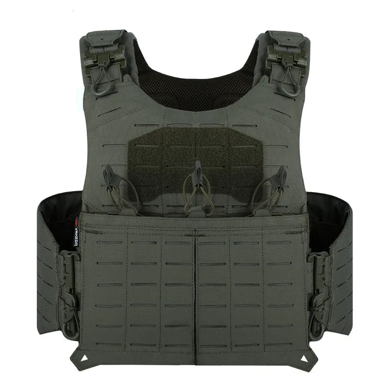 Black tactical vest with multiple pockets and straps on a white background, featuring the Yakeda brand.