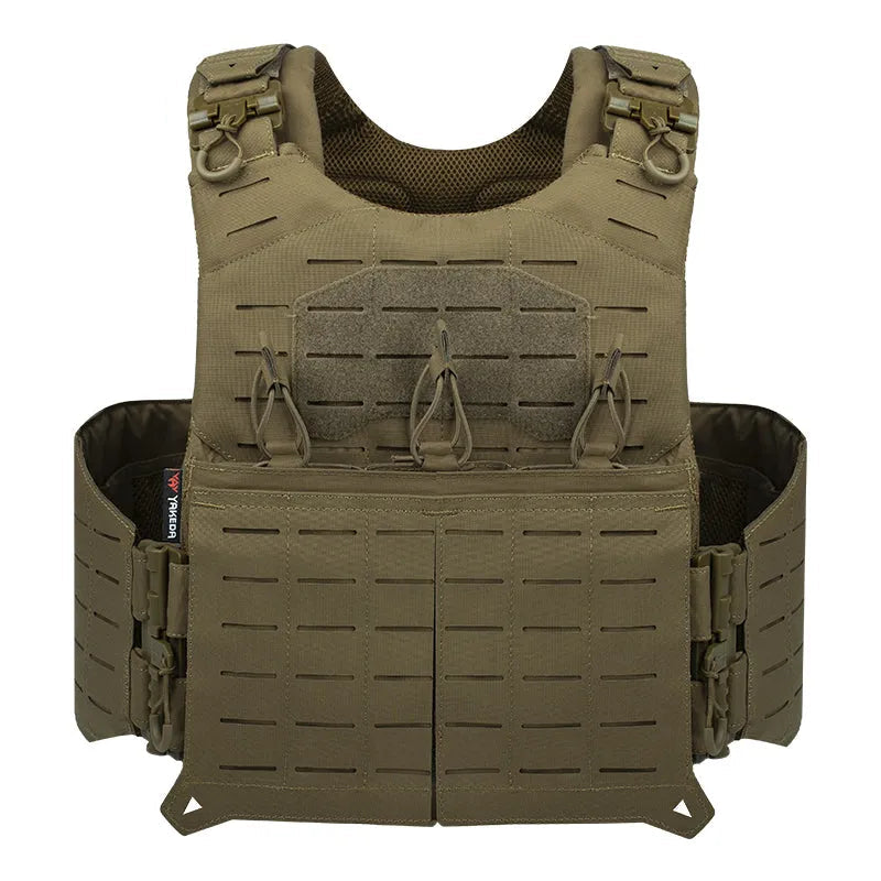 Tactical vest with multiple pockets and straps on a white background, featuring the Yakeda brand.